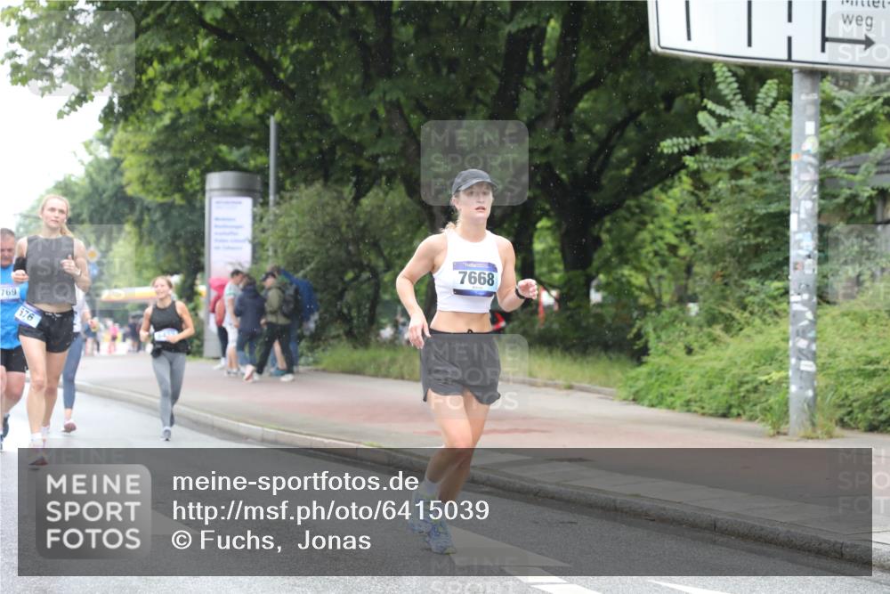 30.06.2024 - hella hamburg halbmarathon Fuchs,  Jonas http://msf.ph/oto/6415039 30.06.2024 11:44:47 20KM 676, 929, 1590, 1627, 1645, 1737, 1905, 2969, 3662, 4063, 4218, 5146, 5267, 5332, 5368, 5392, 5544, 5883, 5884, 6433, 7310, 7668, 8229, 8804, 8854, 9212, 9769, 11328, 11575, 11782, 11798, 11874, 11993, 12292, 12562 meine-sportfotos.de