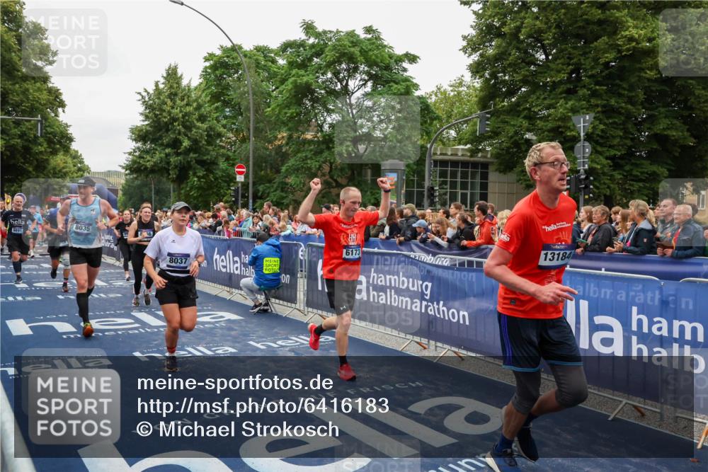 30.06.2024 - hella hamburg halbmarathon Michael Strokosch http://msf.ph/oto/6416183 30.06.2024 11:11:27 Ziel 538, 831, 3599, 4258, 5117, 6173, 7233, 7466, 7482, 8035, 8037, 8156, 8158, 8384, 9891, 9905, 11140, 11387, 12554, 13184, 13270 meine-sportfotos.de