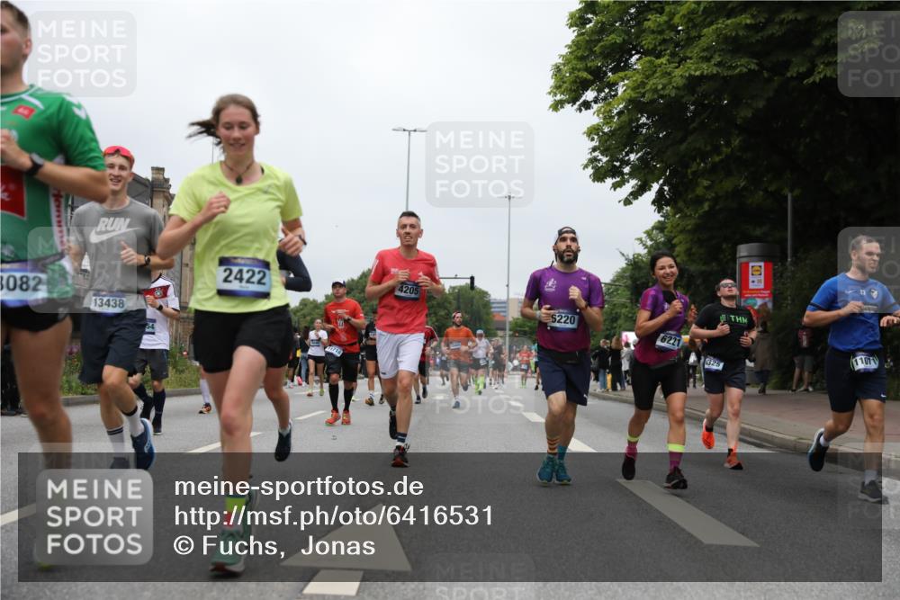 30.06.2024 - hella hamburg halbmarathon Fuchs,  Jonas http://msf.ph/oto/6416531 30.06.2024 11:13:13 20KM 610, 1924, 2422, 2548, 2672, 4205, 4325, 4359, 6220, 6221, 6419, 6583, 6725, 6900, 7126, 7810, 8031, 8311, 8339, 8440, 8634, 8650, 8943, 9310, 9555, 10448, 10954, 10988, 11071, 11073, 11145, 11198, 11289, 11324, 11426, 11718, 13082, 13215, 13216, 13405, 13438 meine-sportfotos.de