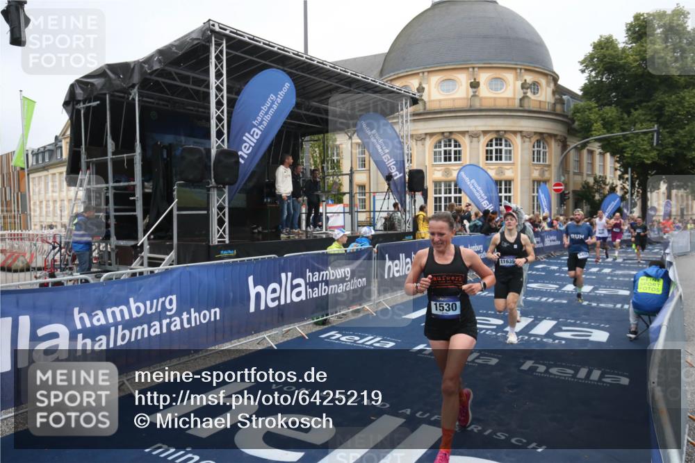 30.06.2024 - hella hamburg halbmarathon Michael Strokosch http://msf.ph/oto/6425219 30.06.2024 10:37:30 Ziel 1075, 1530, 4756, 5409, 8576, 9886, 10117, 11639, 12268, 12332 meine-sportfotos.de
