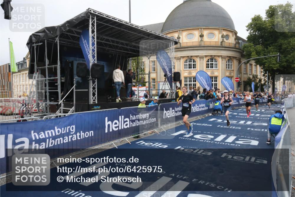 30.06.2024 - hella hamburg halbmarathon Michael Strokosch http://msf.ph/oto/6425975 30.06.2024 10:37:51 Ziel 6785, 7698, 8976, 10569, 11379, 11773 meine-sportfotos.de
