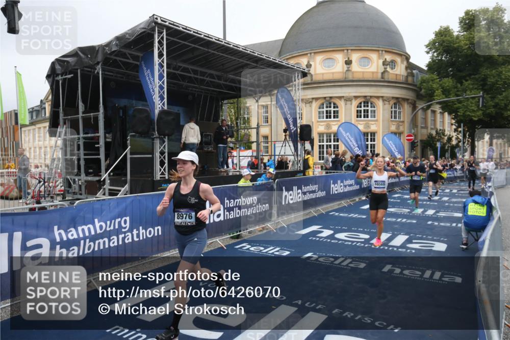 30.06.2024 - hella hamburg halbmarathon Michael Strokosch http://msf.ph/oto/6426070 30.06.2024 10:37:53 Ziel 6785, 7698, 8976, 9247, 10569, 11379, 11773, 12091, 12153 meine-sportfotos.de