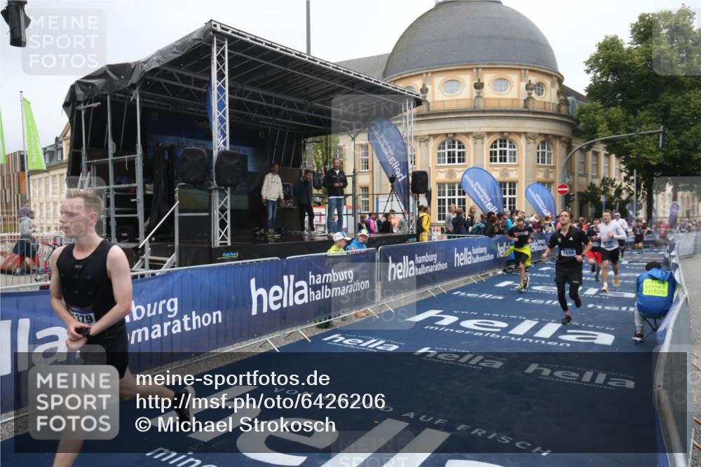 30.06.2024 - hella hamburg halbmarathon Michael Strokosch http://msf.ph/oto/6426206 30.06.2024 10:37:57 Ziel 6785, 7698, 9247, 9381, 11379, 11694, 12091, 12153 meine-sportfotos.de