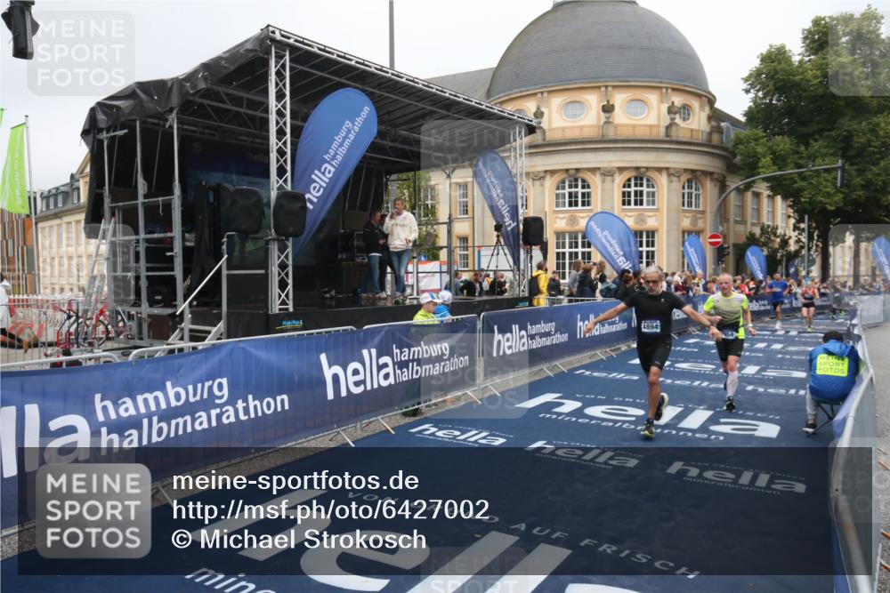 30.06.2024 - hella hamburg halbmarathon Michael Strokosch http://msf.ph/oto/6427002 30.06.2024 10:38:19 Ziel 4894, 7954, 8565, 10178 meine-sportfotos.de