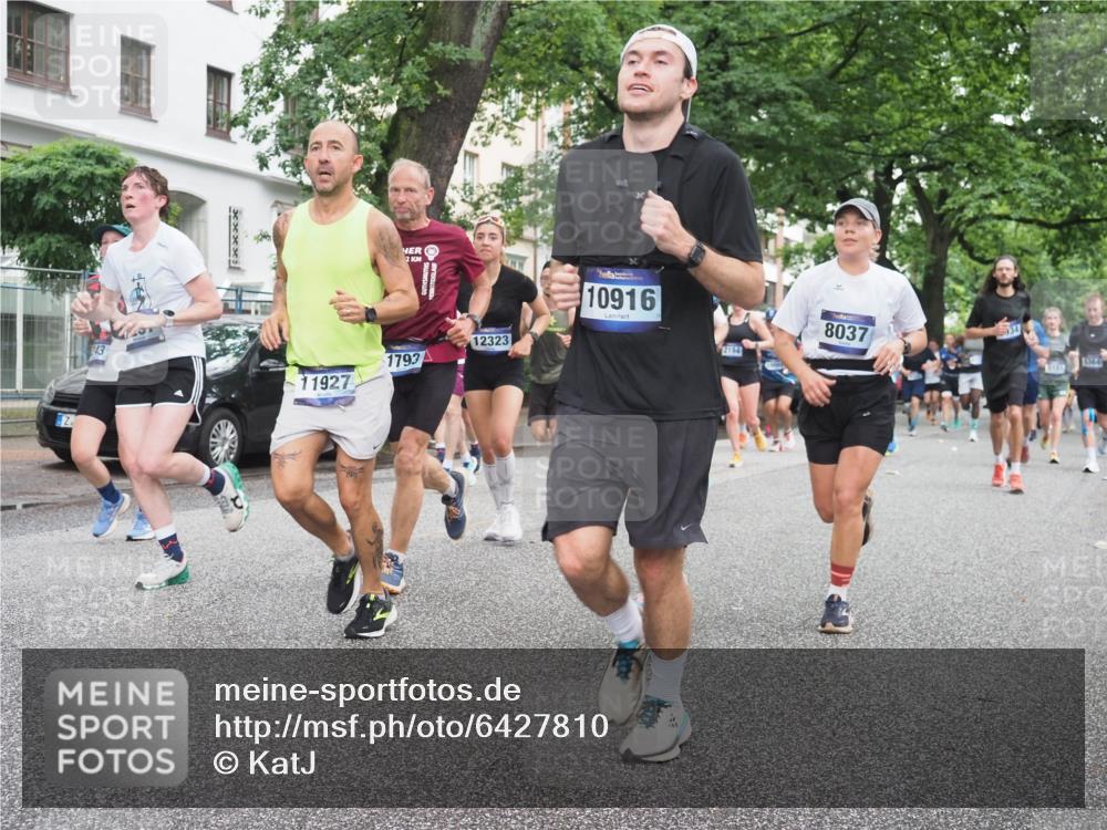 30.06.2024 - hella hamburg halbmarathon KatJ http://msf.ph/oto/6427810 30.06.2024 10:38:17 Laufen KM 15 538, 913, 1400, 1509, 1515, 1793, 2028, 2090, 2194, 2232, 2330, 2629, 2707, 2930, 2931, 3226, 3269, 3637, 4168, 4257, 4471, 4765, 5117, 5181, 5211, 5234, 5364, 5621, 6002, 6023, 6243, 6320, 6321, 6501, 6934, 7085, 7088, 7237, 7379, 7633, 7694, 8035, 8037, 8663, 9951, 9996, 10089, 10834, 10878, 10888, 10916, 11416, 11927, 12323, 13289 meine-sportfotos.de