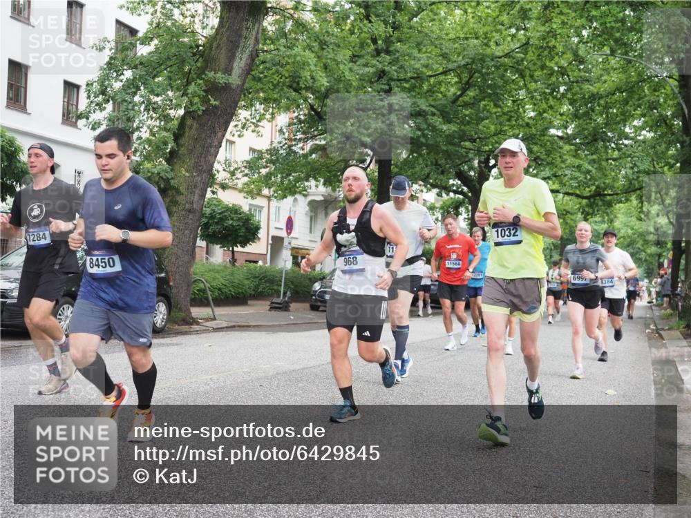 30.06.2024 - hella hamburg halbmarathon KatJ http://msf.ph/oto/6429845 30.06.2024 10:38:37 Laufen KM 15 968, 1032, 1136, 1775, 3108, 3114, 3508, 4158, 4288, 4517, 4606, 5099, 5315, 6173, 6452, 6997, 7010, 7084, 7284, 7625, 7702, 8217, 8325, 8384, 8450, 9038, 9564, 9630, 9869, 10302, 10398, 11007, 11010, 11017, 11054, 11273, 11274, 11431, 11568, 11569, 11919, 12281, 13080, 13184 meine-sportfotos.de