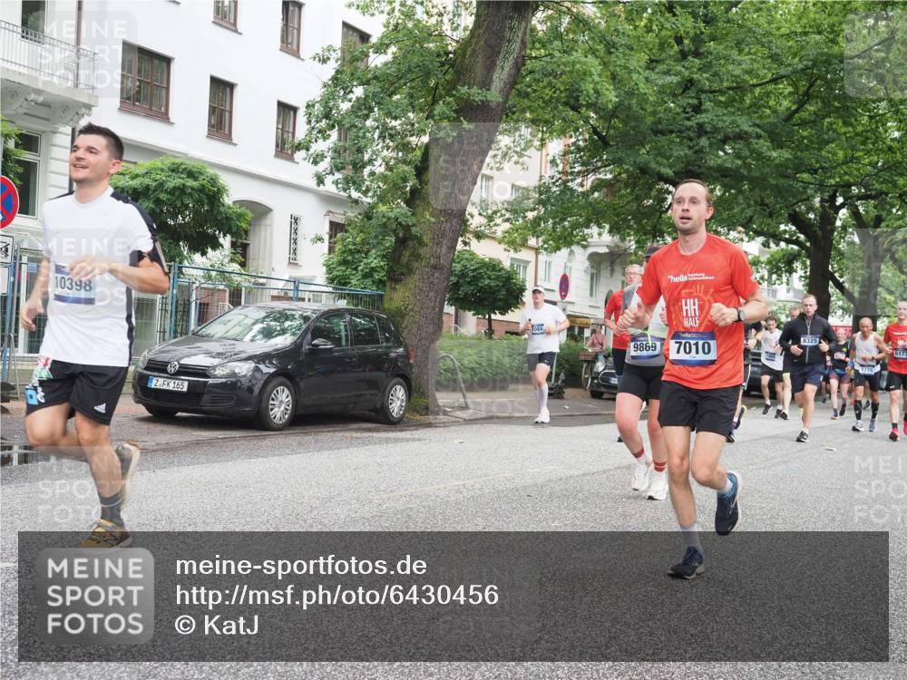 30.06.2024 - hella hamburg halbmarathon KatJ http://msf.ph/oto/6430456 30.06.2024 10:38:43 Laufen KM 15 513, 537, 968, 1032, 1136, 1159, 1775, 2895, 3508, 3545, 3774, 4158, 5315, 6173, 6452, 6566, 6997, 7010, 7084, 7259, 7284, 7749, 8029, 8217, 8325, 8384, 8656, 8838, 9459, 9564, 9869, 10302, 10398, 10715, 10722, 10964, 11017, 11054, 11568, 11569, 11919, 12281, 13080, 13184, 13236 meine-sportfotos.de