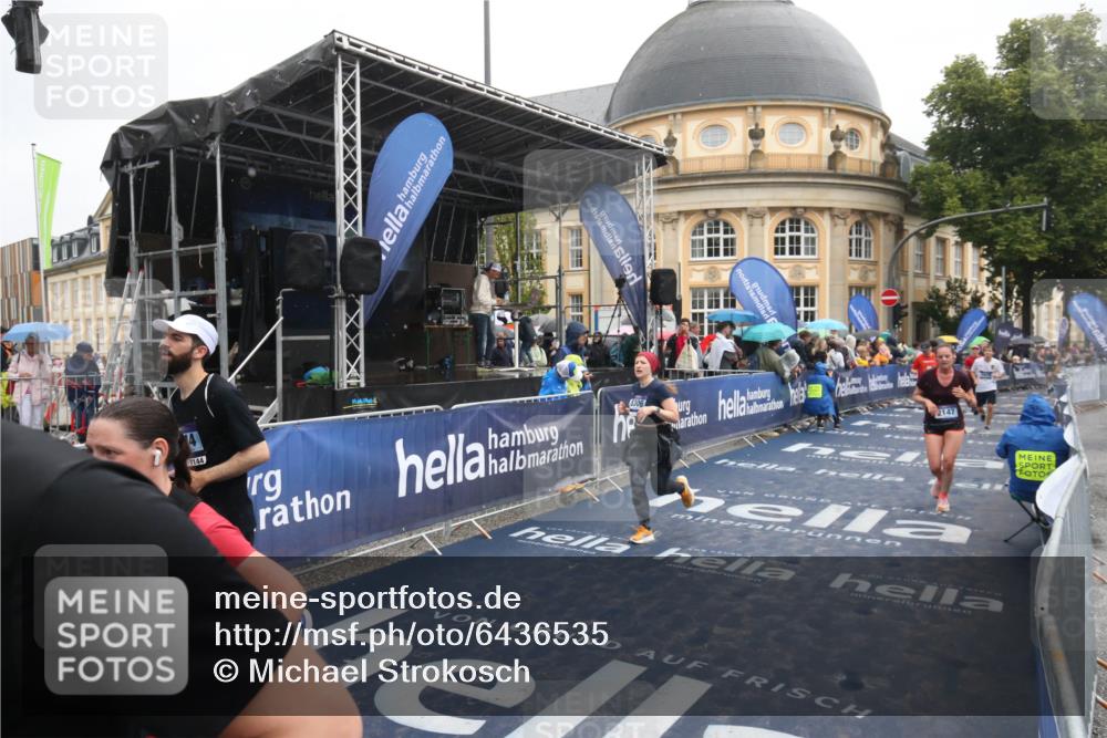 30.06.2024 - hella hamburg halbmarathon Michael Strokosch http://msf.ph/oto/6436535 30.06.2024 12:21:34 Ziel 2147, 3770, 3794, 4636, 5979, 6508, 7144, 8306, 10787, 13258 meine-sportfotos.de