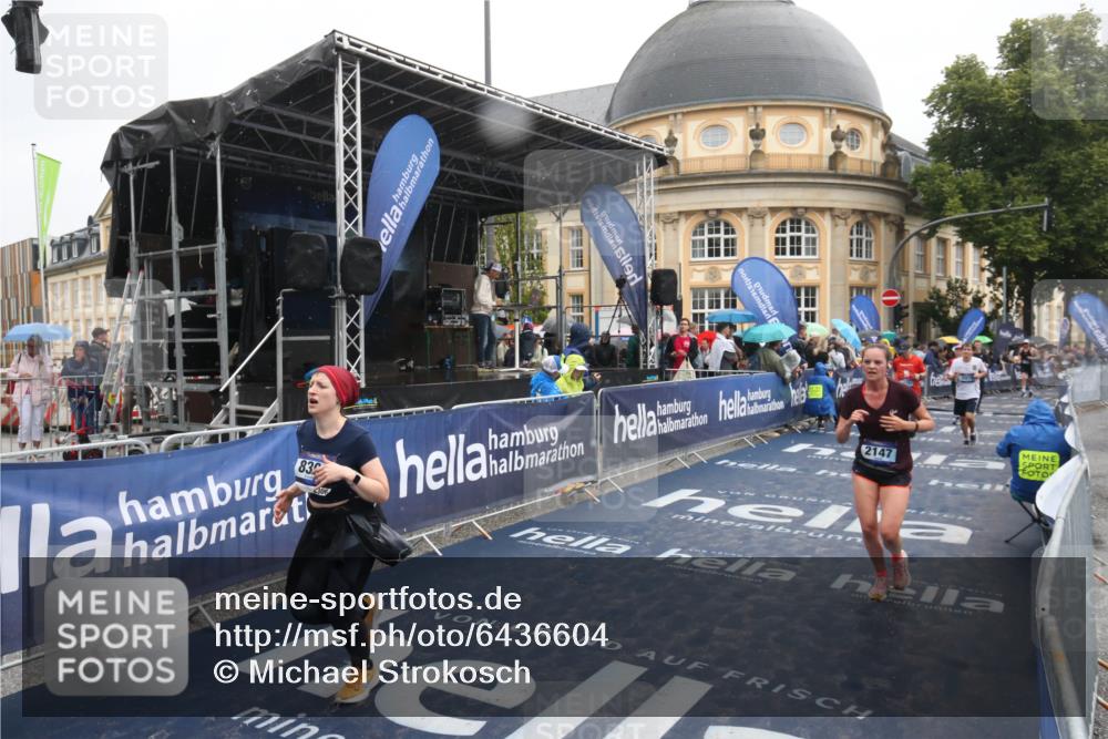 30.06.2024 - hella hamburg halbmarathon Michael Strokosch http://msf.ph/oto/6436604 30.06.2024 12:21:35 Ziel 2147, 3794, 4636, 5070, 5979, 6508, 7144, 8306, 10787 meine-sportfotos.de
