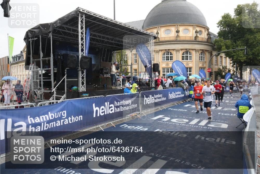 30.06.2024 - hella hamburg halbmarathon Michael Strokosch http://msf.ph/oto/6436754 30.06.2024 12:21:37 Ziel 2147, 4636, 5070, 5979, 8306, 9110, 10787 meine-sportfotos.de