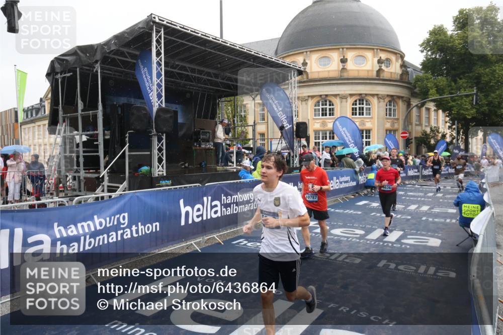 30.06.2024 - hella hamburg halbmarathon Michael Strokosch http://msf.ph/oto/6436864 30.06.2024 12:21:39 Ziel 4636, 5070, 5979, 6424, 9110, 10787 meine-sportfotos.de