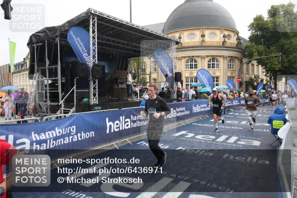 30.06.2024 - hella hamburg halbmarathon Michael Strokosch http://msf.ph/oto/6436971 30.06.2024 12:21:42 Ziel 4636, 5070, 6424, 9110, 10787 meine-sportfotos.de