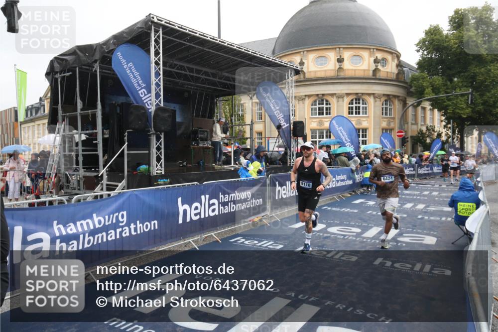 30.06.2024 - hella hamburg halbmarathon Michael Strokosch http://msf.ph/oto/6437062 30.06.2024 12:21:43 Ziel 4636, 5070, 6424, 9110, 10787 meine-sportfotos.de