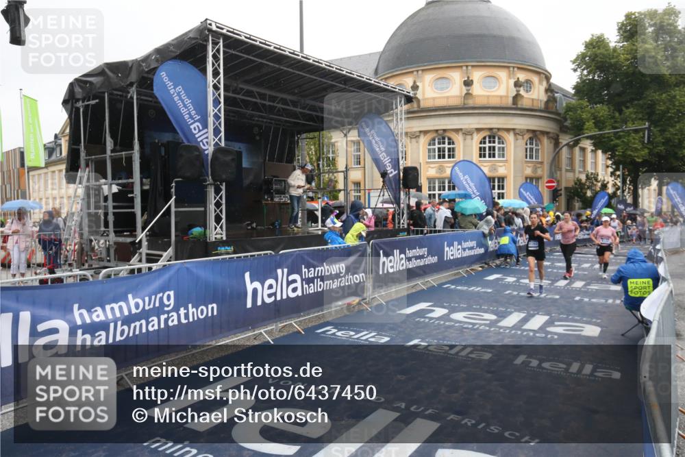30.06.2024 - hella hamburg halbmarathon Michael Strokosch http://msf.ph/oto/6437450 30.06.2024 12:21:53 Ziel 1804, 1882, 4030, 6139, 6140, 8349, 8350, 9132, 11393 meine-sportfotos.de