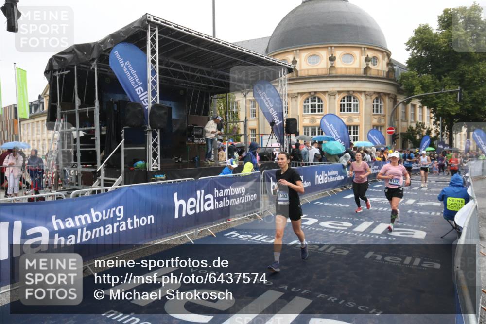 30.06.2024 - hella hamburg halbmarathon Michael Strokosch http://msf.ph/oto/6437574 30.06.2024 12:21:55 Ziel 8349, 8350, 9132, 11393 meine-sportfotos.de