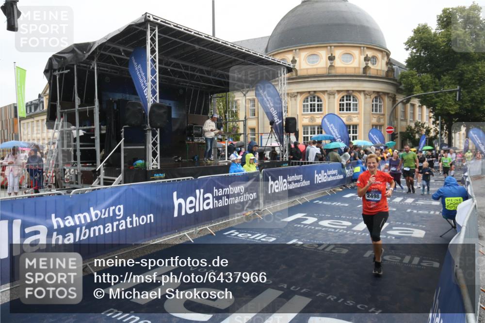 30.06.2024 - hella hamburg halbmarathon Michael Strokosch http://msf.ph/oto/6437966 30.06.2024 12:22:02 Ziel 723, 2498, 8349, 8350 meine-sportfotos.de