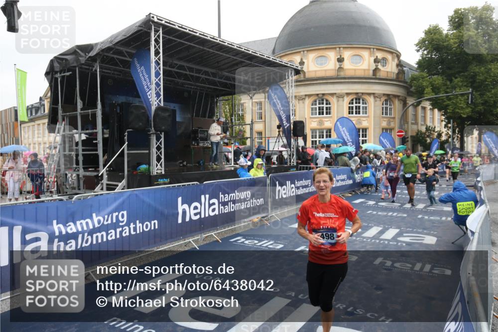 30.06.2024 - hella hamburg halbmarathon Michael Strokosch http://msf.ph/oto/6438042 30.06.2024 12:22:03 Ziel 723, 2498 meine-sportfotos.de