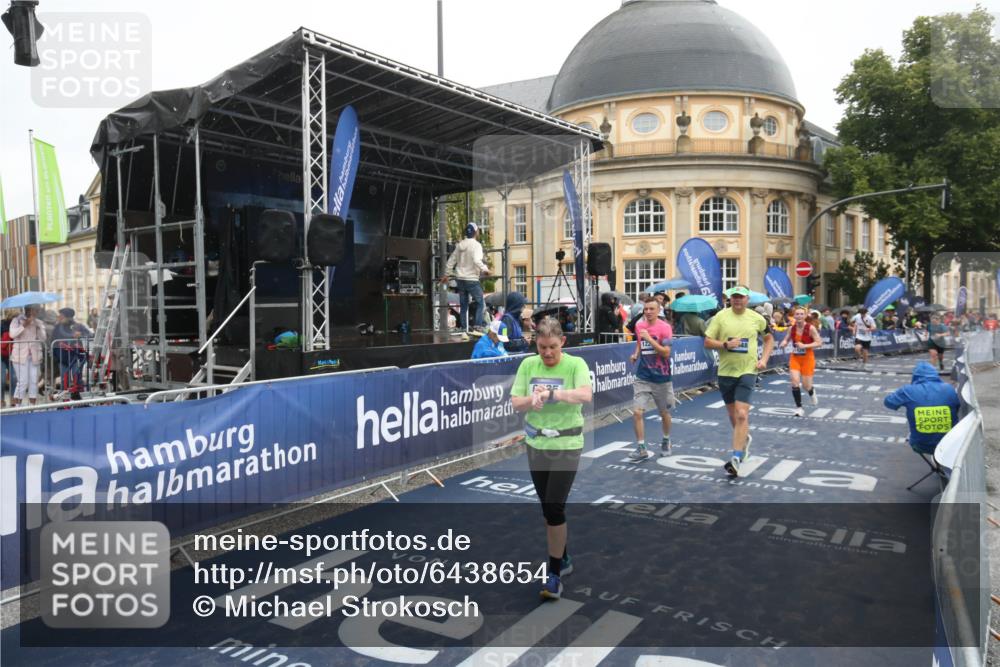 30.06.2024 - hella hamburg halbmarathon Michael Strokosch http://msf.ph/oto/6438654 30.06.2024 12:22:14 Ziel 2424, 9258, 9451, 12229, 12244, 13048 meine-sportfotos.de