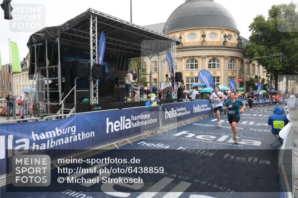 30.06.2024 - hella hamburg halbmarathon Michael Strokosch http://msf.ph/oto/6438859 30.06.2024 12:22:19 Ziel 2424, 5426, 6624, 6735, 12229 meine-sportfotos.de