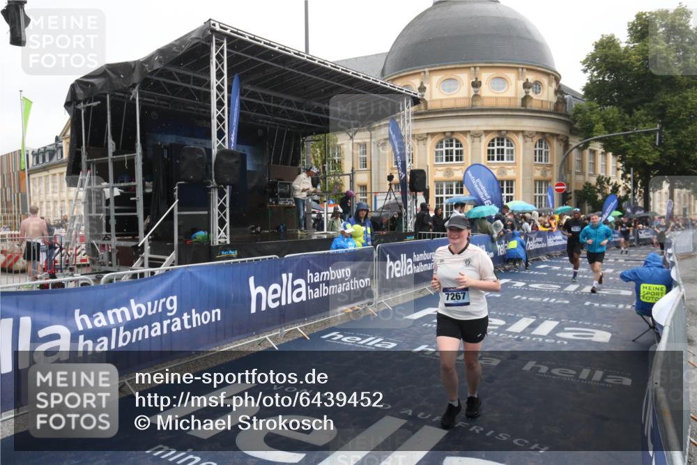 30.06.2024 - hella hamburg halbmarathon Michael Strokosch http://msf.ph/oto/6439452 30.06.2024 12:22:29 Ziel 4331, 5614, 7267, 10227 meine-sportfotos.de