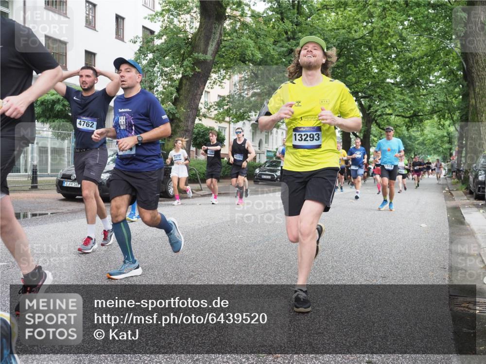 30.06.2024 - hella hamburg halbmarathon KatJ http://msf.ph/oto/6439520 30.06.2024 10:39:52 Laufen KM 15 1295, 1386, 1450, 1472, 1518, 1554, 1585, 1925, 2156, 2182, 2338, 4389, 4762, 4911, 5060, 5355, 5661, 6208, 6355, 6374, 6479, 6972, 7174, 7519, 7762, 7769, 7948, 8336, 8374, 8726, 9083, 9503, 9620, 9754, 10069, 10213, 10281, 10283, 10340, 10341, 10358, 10933, 11373, 11387, 11474, 11695, 11920, 12040, 12124, 12155, 12374, 13180, 13293, 13298 meine-sportfotos.de