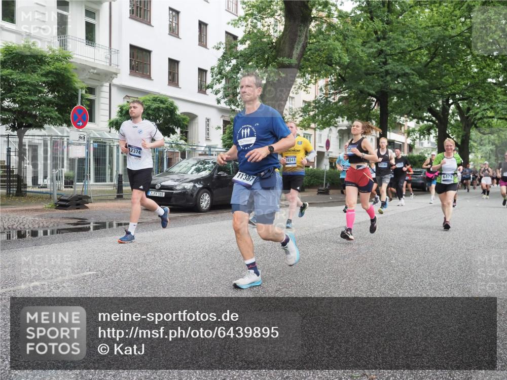 30.06.2024 - hella hamburg halbmarathon KatJ http://msf.ph/oto/6439895 30.06.2024 10:39:56 Laufen KM 15 1386, 1450, 1518, 1554, 1585, 2156, 2182, 2338, 2728, 4389, 4762, 4911, 5190, 5661, 6355, 6462, 6463, 6479, 6887, 6970, 6972, 7174, 7519, 7769, 8374, 9083, 9192, 9754, 10069, 10105, 10213, 10283, 10340, 10341, 10917, 10933, 11387, 11474, 11811, 11920, 12040, 12155, 12374, 13180, 13293, 13298 meine-sportfotos.de