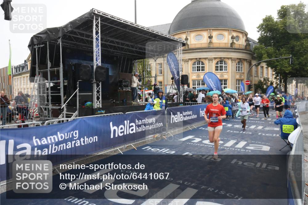 30.06.2024 - hella hamburg halbmarathon Michael Strokosch http://msf.ph/oto/6441067 30.06.2024 12:22:53 Ziel 4510, 4623, 4624, 5877, 8273, 8668, 9501, 10600 meine-sportfotos.de