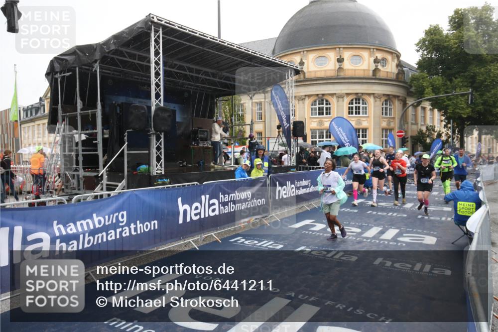 30.06.2024 - hella hamburg halbmarathon Michael Strokosch http://msf.ph/oto/6441211 30.06.2024 12:22:55 Ziel 4269, 4510, 4623, 4624, 5877, 7449, 8668, 9501, 10600 meine-sportfotos.de