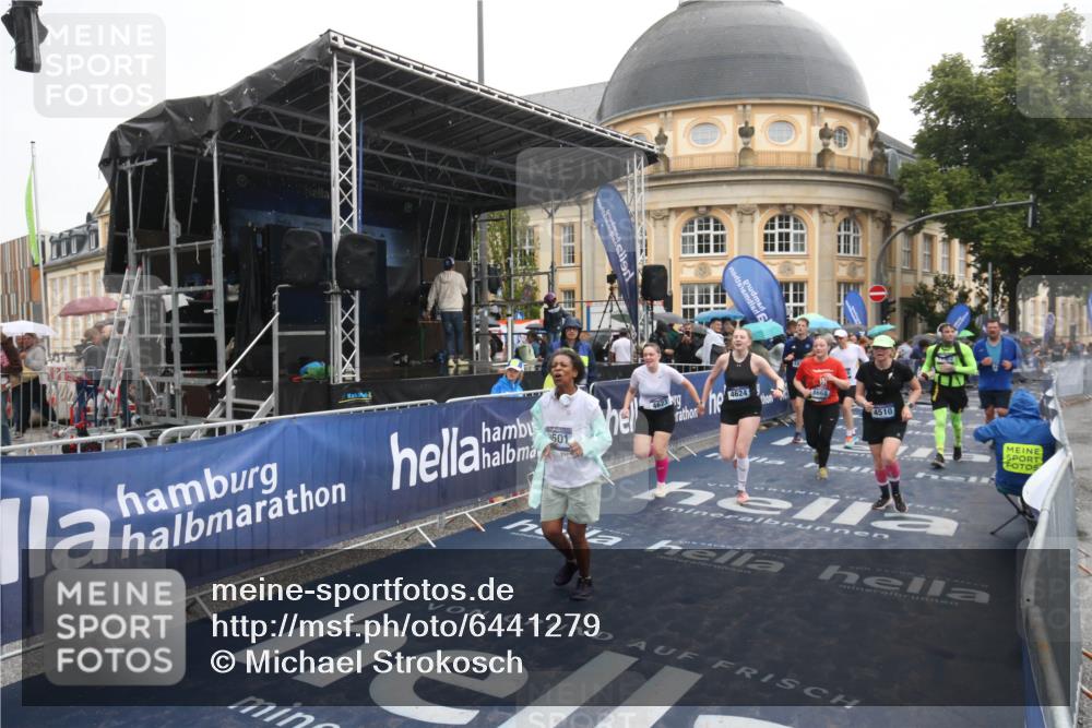 30.06.2024 - hella hamburg halbmarathon Michael Strokosch http://msf.ph/oto/6441279 30.06.2024 12:22:56 Ziel 4269, 4510, 4623, 4624, 5877, 7449, 8668, 9501, 10600 meine-sportfotos.de