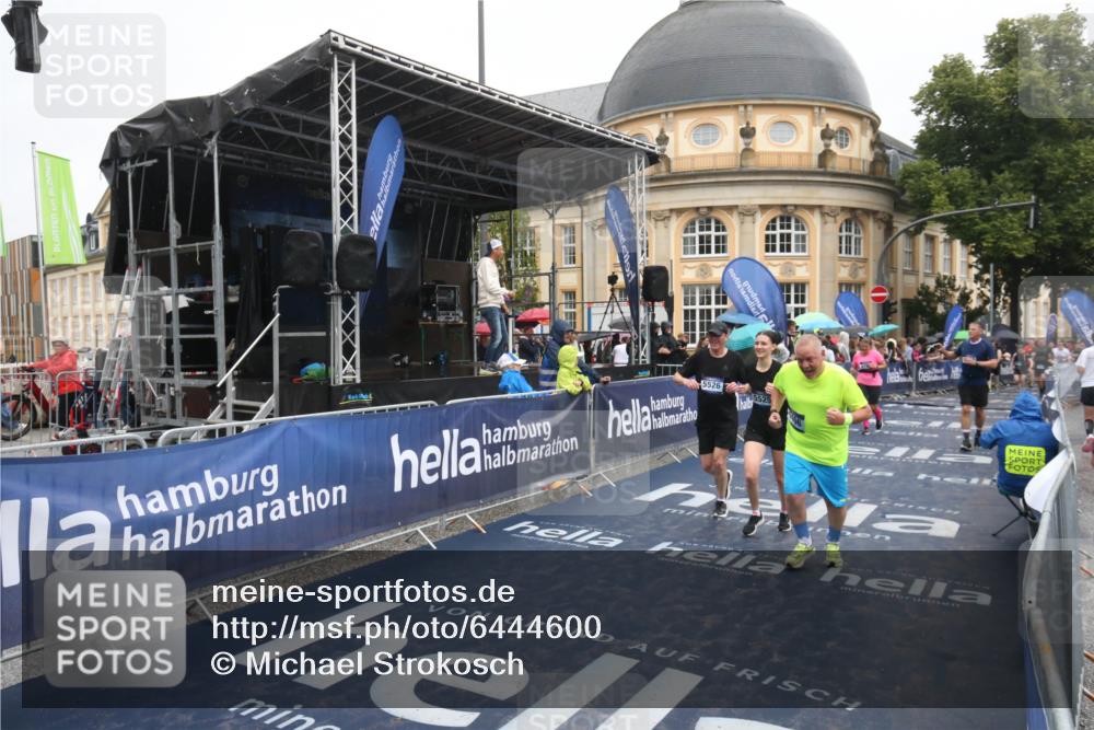30.06.2024 - hella hamburg halbmarathon Michael Strokosch http://msf.ph/oto/6444600 30.06.2024 12:23:53 Ziel 1466, 4701, 4702, 5525, 5526 meine-sportfotos.de