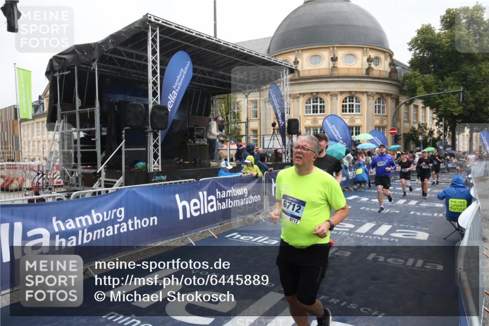 30.06.2024 - hella hamburg halbmarathon Michael Strokosch http://msf.ph/oto/6445889 30.06.2024 12:24:16 Ziel 2630, 3781, 6712, 7064, 7680, 7955, 9783, 9930 meine-sportfotos.de