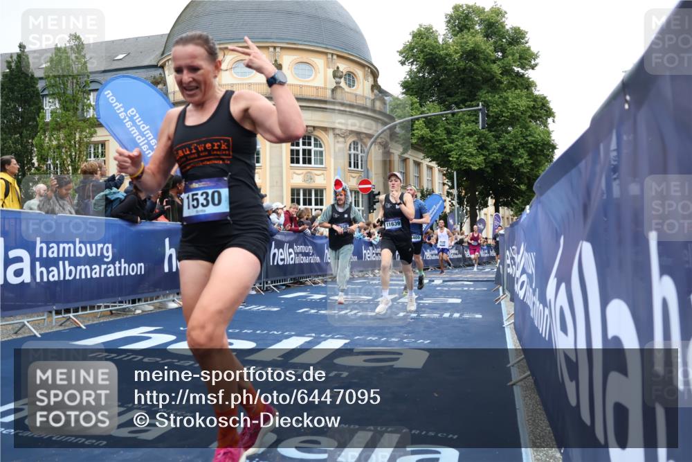 30.06.2024 - hella hamburg halbmarathon Strokosch-Dieckow http://msf.ph/oto/6447095 30.06.2024 10:37:27 Ziel 1075, 1530, 1744, 1867, 1873, 3205, 4328, 4756, 5409, 5878, 6190, 7629, 8576, 9284, 9290, 9386, 9461, 9541, 9886, 10117, 10119, 10168, 10207, 10557, 11555, 11639, 11726, 11747, 12120, 12268, 12332, 13193 meine-sportfotos.de