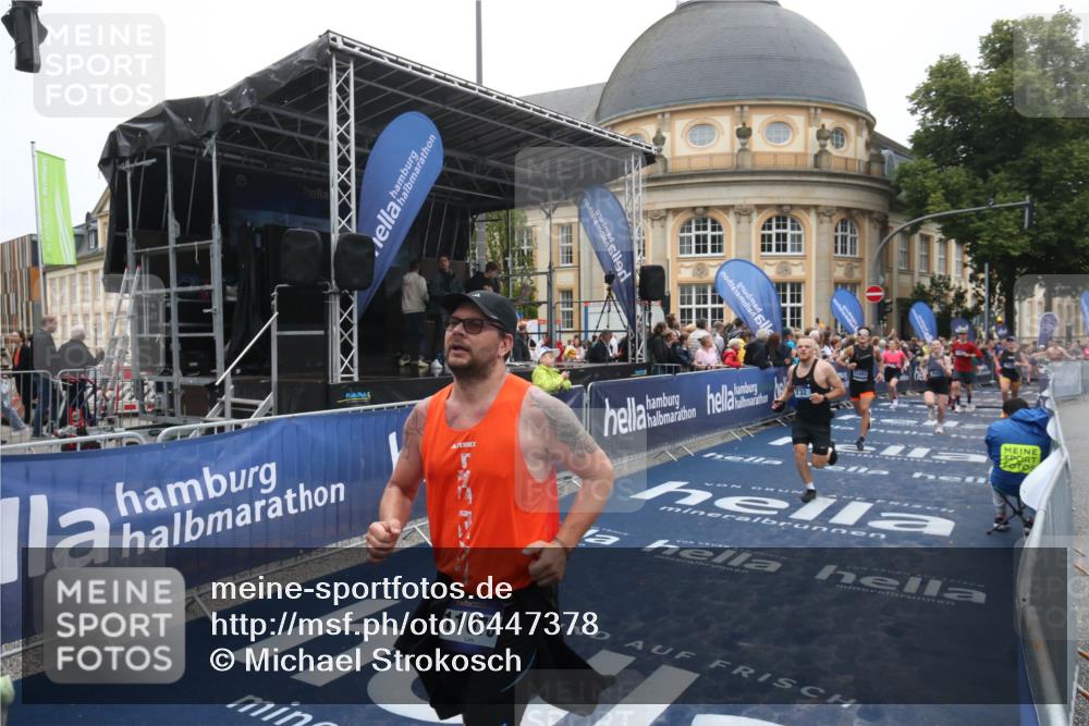 30.06.2024 - hella hamburg halbmarathon Michael Strokosch http://msf.ph/oto/6447378 30.06.2024 11:09:50 Ziel 732, 1523, 2488, 4632, 4745, 5315, 6009, 9158, 11068, 11078, 11883 meine-sportfotos.de