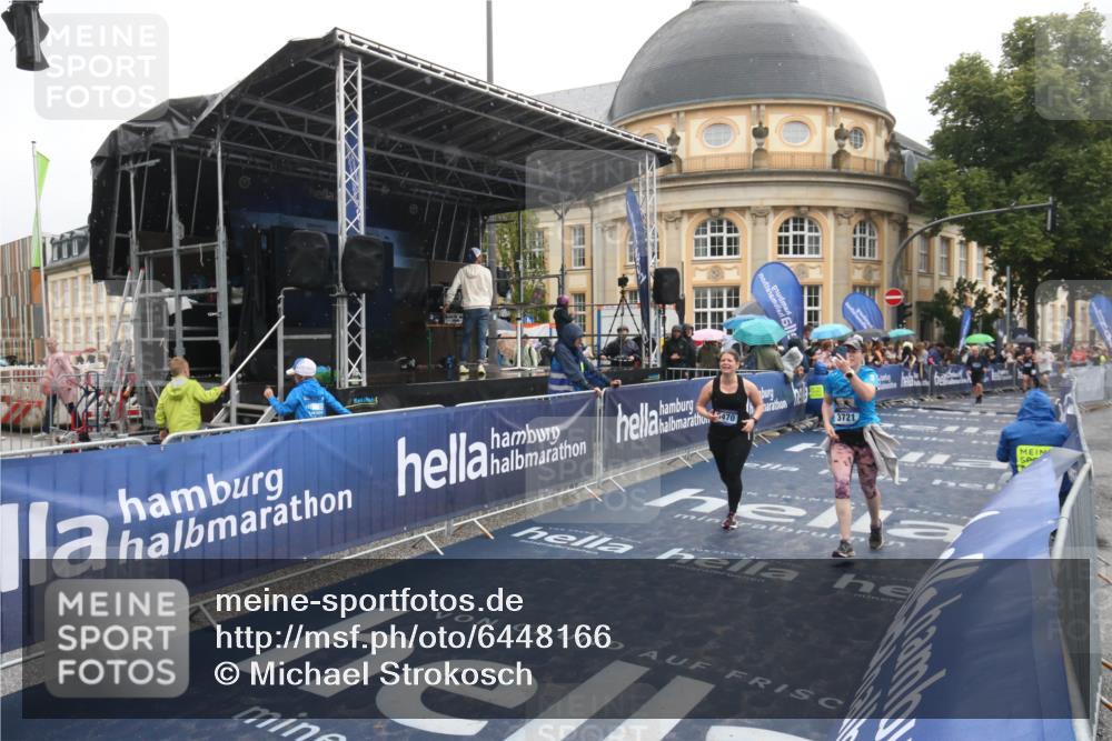 30.06.2024 - hella hamburg halbmarathon Michael Strokosch http://msf.ph/oto/6448166 30.06.2024 12:25:01 Ziel 3721, 5470 meine-sportfotos.de