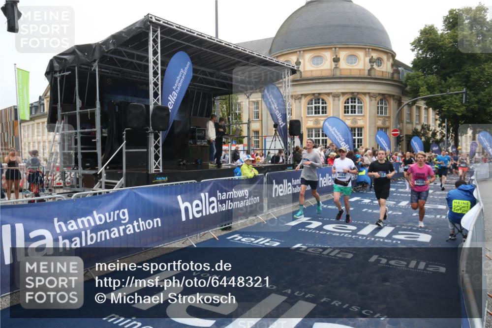 30.06.2024 - hella hamburg halbmarathon Michael Strokosch http://msf.ph/oto/6448321 30.06.2024 11:10:10 Ziel 553, 2653, 3067, 3741, 6662, 8051, 8485, 9075, 9608, 10665, 11185, 11813 meine-sportfotos.de