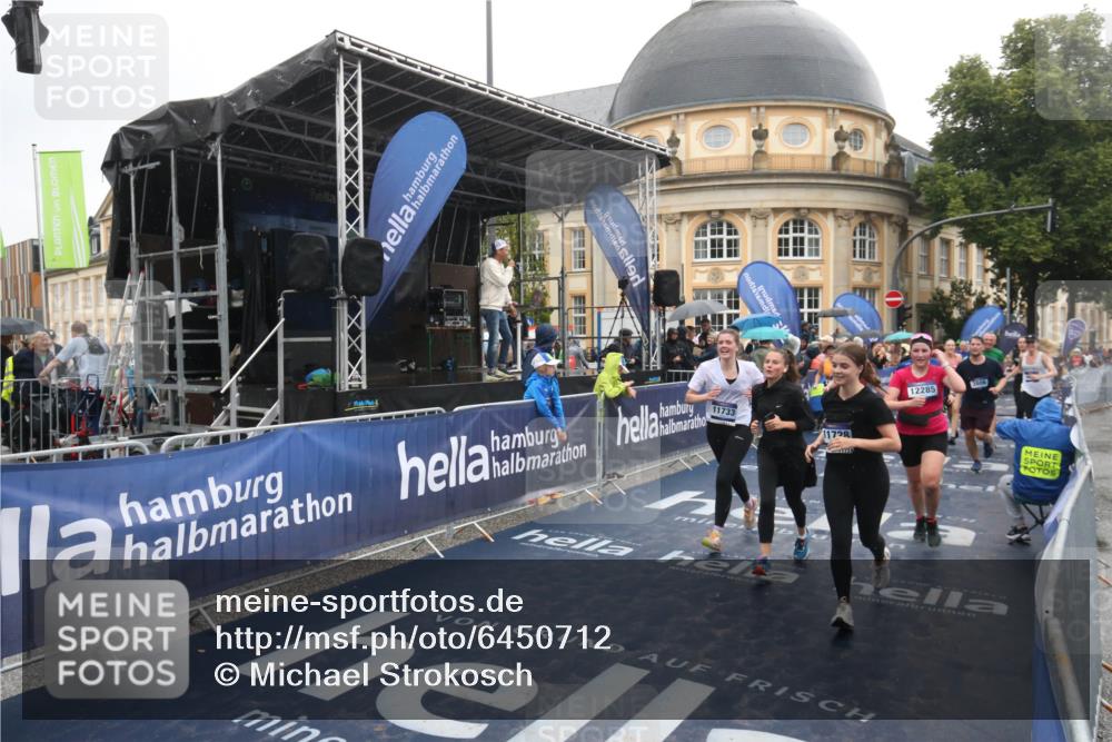 30.06.2024 - hella hamburg halbmarathon Michael Strokosch http://msf.ph/oto/6450712 30.06.2024 12:25:44 Ziel 1939, 2706, 3343, 3345, 3688, 3689, 3806, 4582, 4641, 4642, 6587, 7397, 7757, 8062, 11728, 11733, 12285 meine-sportfotos.de