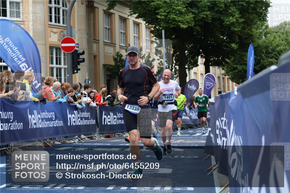 30.06.2024 - hella hamburg halbmarathon Strokosch-Dieckow http://msf.ph/oto/6455209 30.06.2024 10:39:25 Ziel 636, 1208, 1289, 1340, 1401, 2268, 2991, 4184, 6551, 6960, 7503, 7614, 7904, 8637, 9041, 9155, 11038, 11286, 11712, 12206, 13339 meine-sportfotos.de