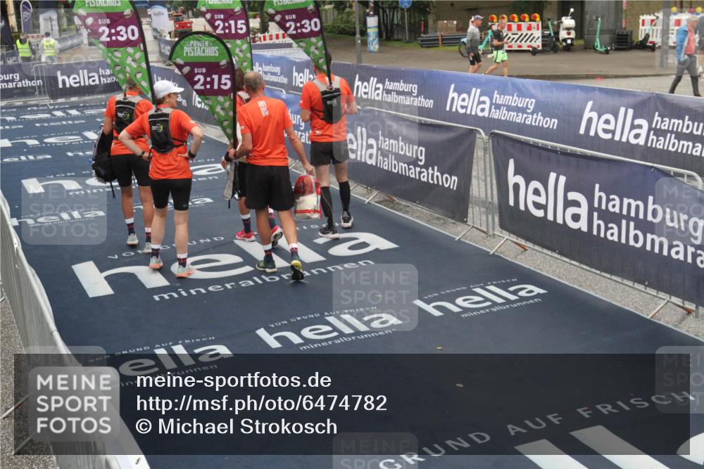 30.06.2024 - hella hamburg halbmarathon Michael Strokosch http://msf.ph/oto/6474782 30.06.2024 08:13:12 Ziel  meine-sportfotos.de