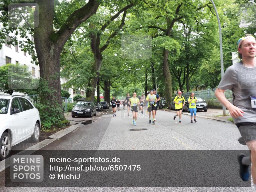 30.06.2024 - hella hamburg halbmarathon MichiJ http://msf.ph/oto/6507475 30.06.2024 11:09:01 Laufen KM 15 1460, 1462, 2227, 2742, 3696, 4804, 4853, 4855, 8998, 10515, 10647, 12197, 12562, 13209, 13262 meine-sportfotos.de