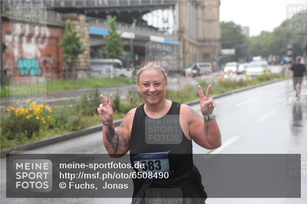 30.06.2024 - hella hamburg halbmarathon Fuchs,  Jonas http://msf.ph/oto/6508490 30.06.2024 12:21:41 20KM 613, 683, 2407, 2785, 6805, 8770, 8771, 11932, 12177, 13329 meine-sportfotos.de