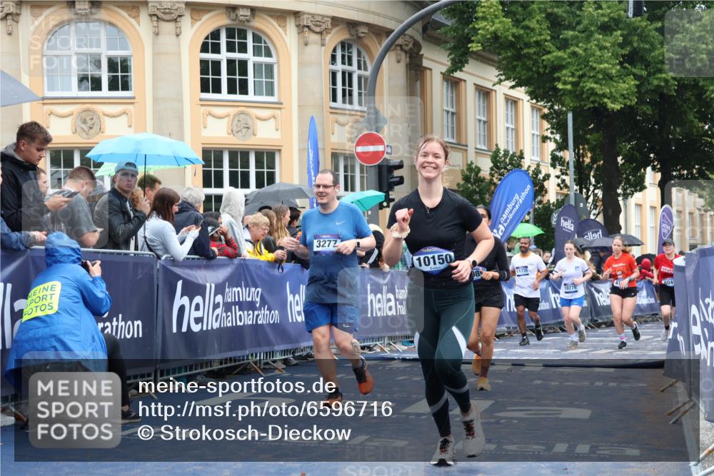 30.06.2024 - hella hamburg halbmarathon Strokosch-Dieckow http://msf.ph/oto/6596716 30.06.2024 12:22:36 Ziel 2789, 3277, 3989, 4191, 4510, 4529, 4623, 4624, 6088, 8049, 8273, 9501, 10150, 10600, 10776, 11735 meine-sportfotos.de