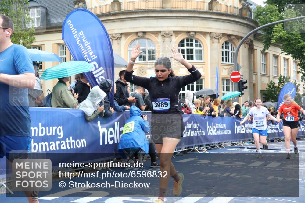 30.06.2024 - hella hamburg halbmarathon Strokosch-Dieckow http://msf.ph/oto/6596832 30.06.2024 12:22:39 Ziel 2789, 3277, 3989, 4191, 4510, 4623, 4624, 5877, 6088, 7449, 8049, 8273, 8668, 9501, 10150, 10600, 10776, 11735 meine-sportfotos.de