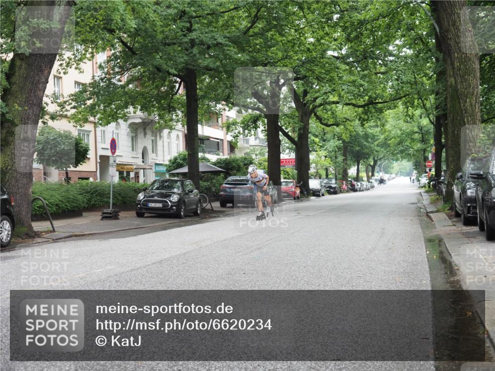 30.06.2024 - hella hamburg halbmarathon KatJ http://msf.ph/oto/6620234 30.06.2024 08:56:37 Laufen KM 15  meine-sportfotos.de