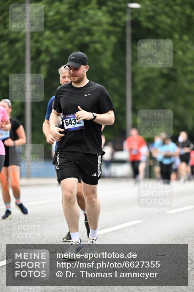 30.06.2024 - hella hamburg halbmarathon Dr. Thomas Lammeyer http://msf.ph/oto/6627355 30.06.2024 11:08:49 Kennedybrücke 742, 2785, 3480, 3890, 4090, 4701, 4702, 4964, 5194, 6237, 6425, 6432, 7206, 8005, 8294, 8469, 8582, 8988, 9215, 10012, 10632, 11192, 11864, 12354 meine-sportfotos.de
