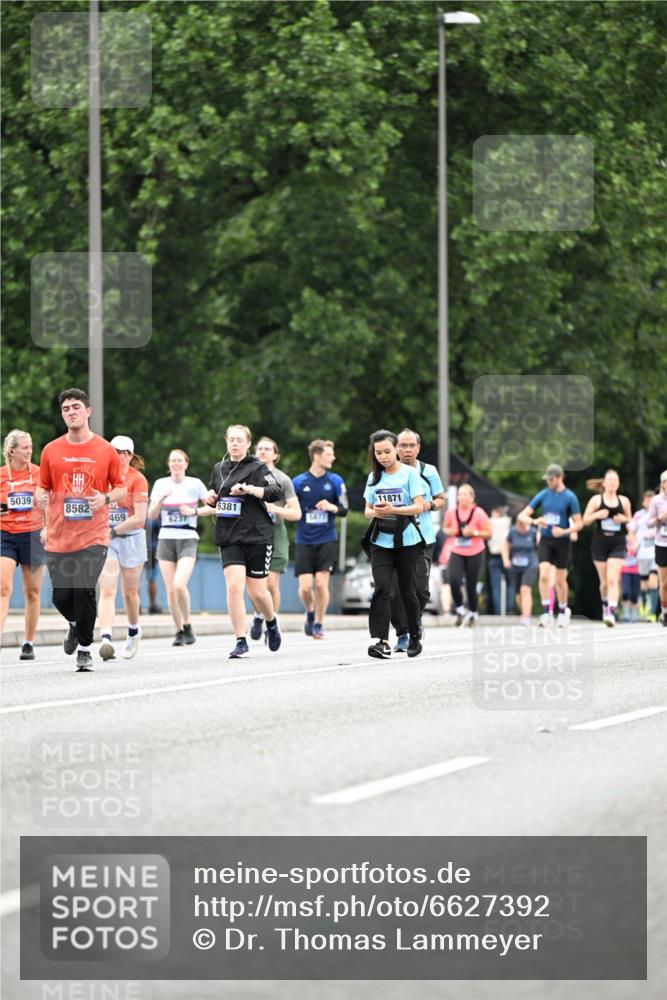 30.06.2024 - hella hamburg halbmarathon Dr. Thomas Lammeyer http://msf.ph/oto/6627392 30.06.2024 11:08:55 Kennedybrücke 3890, 4090, 4508, 4701, 4702, 4964, 5877, 6237, 6381, 6425, 6432, 8005, 8469, 8582, 8988, 9215, 10012, 11871, 12354 meine-sportfotos.de