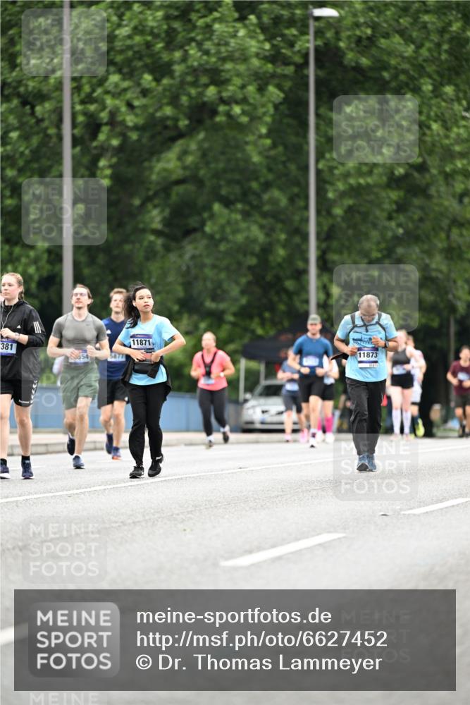 30.06.2024 - hella hamburg halbmarathon Dr. Thomas Lammeyer http://msf.ph/oto/6627452 30.06.2024 11:08:59 Kennedybrücke 2567, 2846, 3654, 4508, 4964, 5039, 5877, 6237, 6381, 8005, 8469, 8582, 8713, 8988, 9215, 9738, 9740, 10012, 11871, 11873, 12354, 13424 meine-sportfotos.de