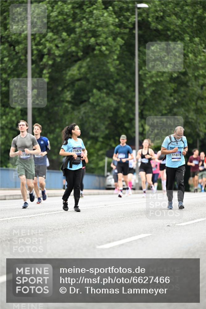 30.06.2024 - hella hamburg halbmarathon Dr. Thomas Lammeyer http://msf.ph/oto/6627466 30.06.2024 11:09:00 Kennedybrücke 2567, 2846, 3654, 4508, 4964, 5039, 5877, 6237, 6381, 8005, 8456, 8469, 8582, 8713, 8988, 9215, 9738, 9740, 10012, 11871, 11873, 12354, 13424 meine-sportfotos.de