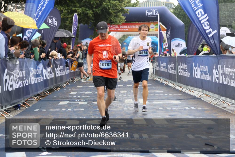 30.06.2024 - hella hamburg halbmarathon Strokosch-Dieckow http://msf.ph/oto/6636341 30.06.2024 12:21:29 Ziel 1804, 1882, 2147, 3770, 3794, 4636, 5070, 5979, 6424, 6508, 7144, 8306, 9110, 10787, 13258, 1804, 1882, 2147, 3770, 3794, 4636, 5070, 5979, 6424, 6508, 7144, 8306, 9110, 10787, 13258 meine-sportfotos.de