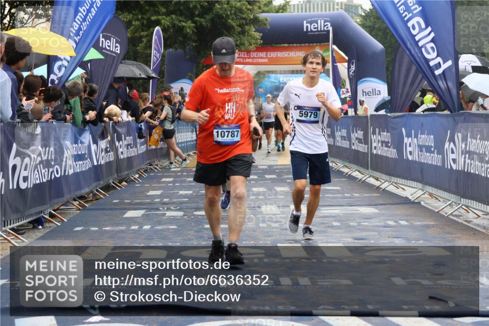 30.06.2024 - hella hamburg halbmarathon Strokosch-Dieckow http://msf.ph/oto/6636352 30.06.2024 12:21:29 Ziel 1804, 1882, 2147, 3770, 3794, 4636, 5070, 5979, 6424, 6508, 7144, 8306, 9110, 10787, 13258, 1804, 1882, 2147, 3770, 3794, 4636, 5070, 5979, 6424, 6508, 7144, 8306, 9110, 10787, 13258 meine-sportfotos.de