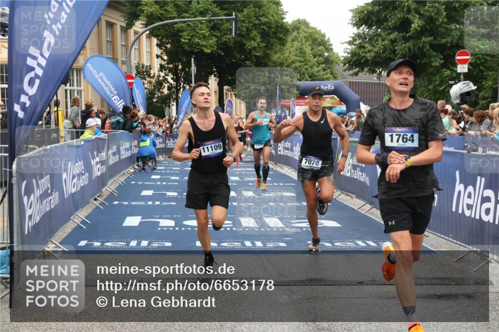 30.06.2024 - hella hamburg halbmarathon Lena Gebhardt http://msf.ph/oto/6653178 30.06.2024 10:37:25 Ziel 1530, 1764, 1873, 2909, 4756, 7070, 11109, 11639, 13193 meine-sportfotos.de